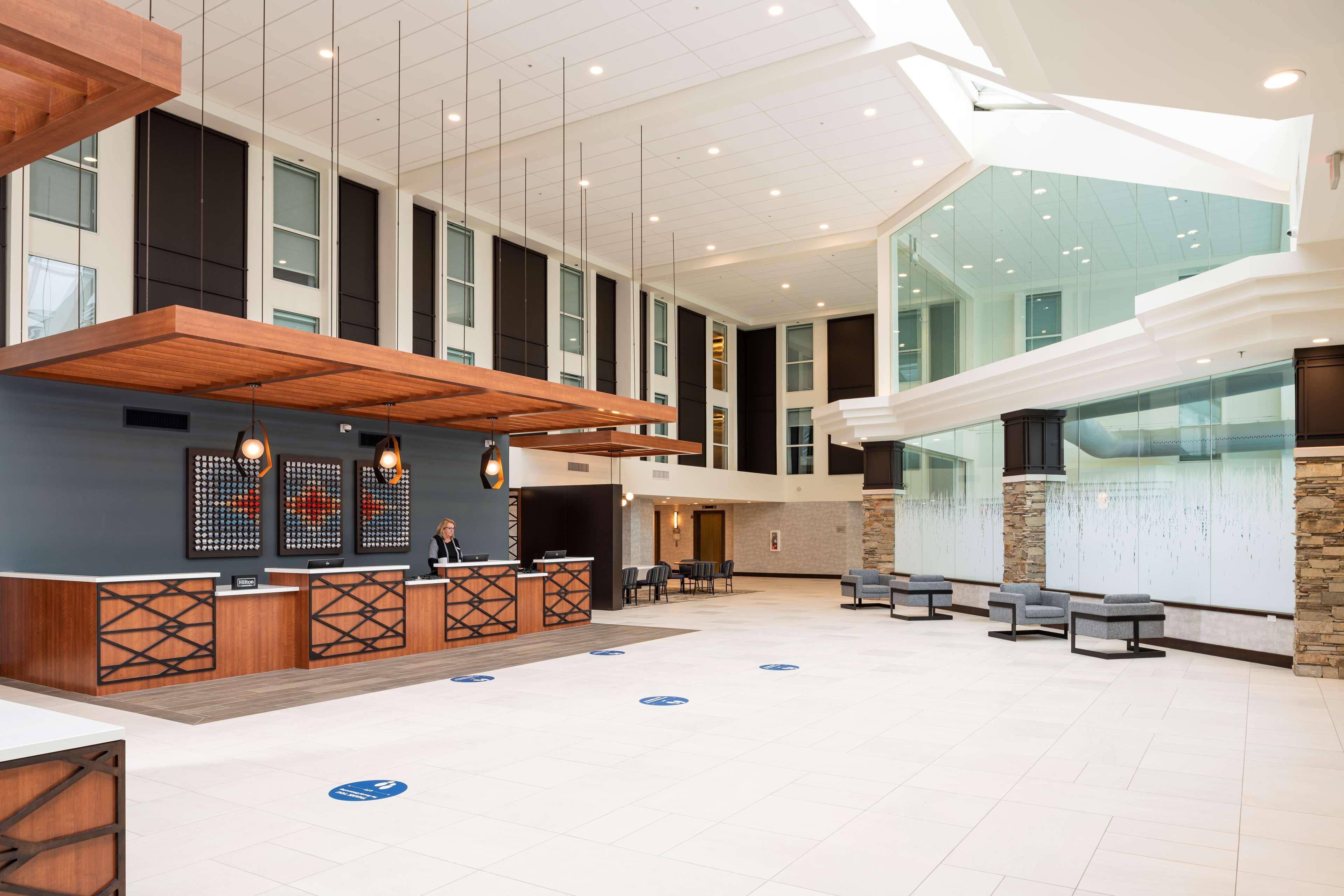 Отель Doubletree By Hilton Madison East Экстерьер фото