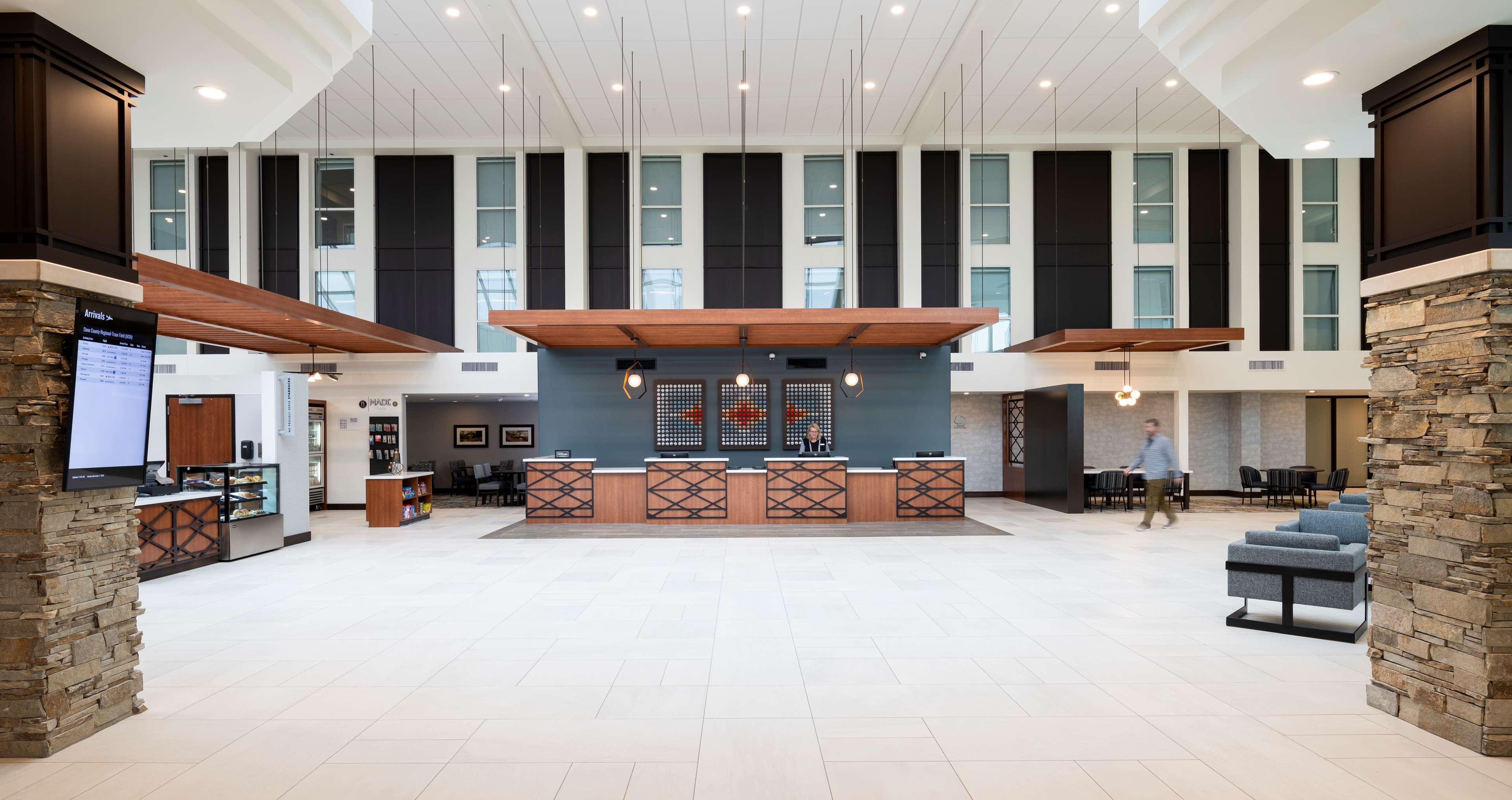 Отель Doubletree By Hilton Madison East Экстерьер фото