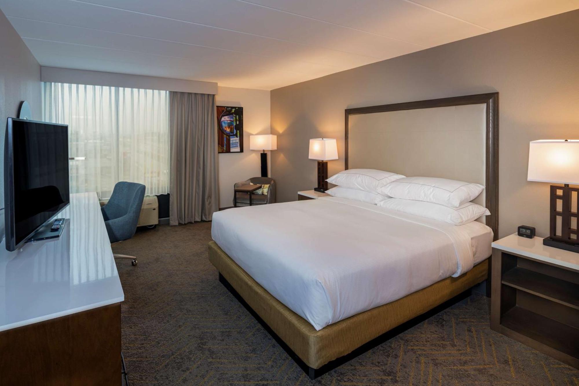 Отель Doubletree By Hilton Madison East Экстерьер фото