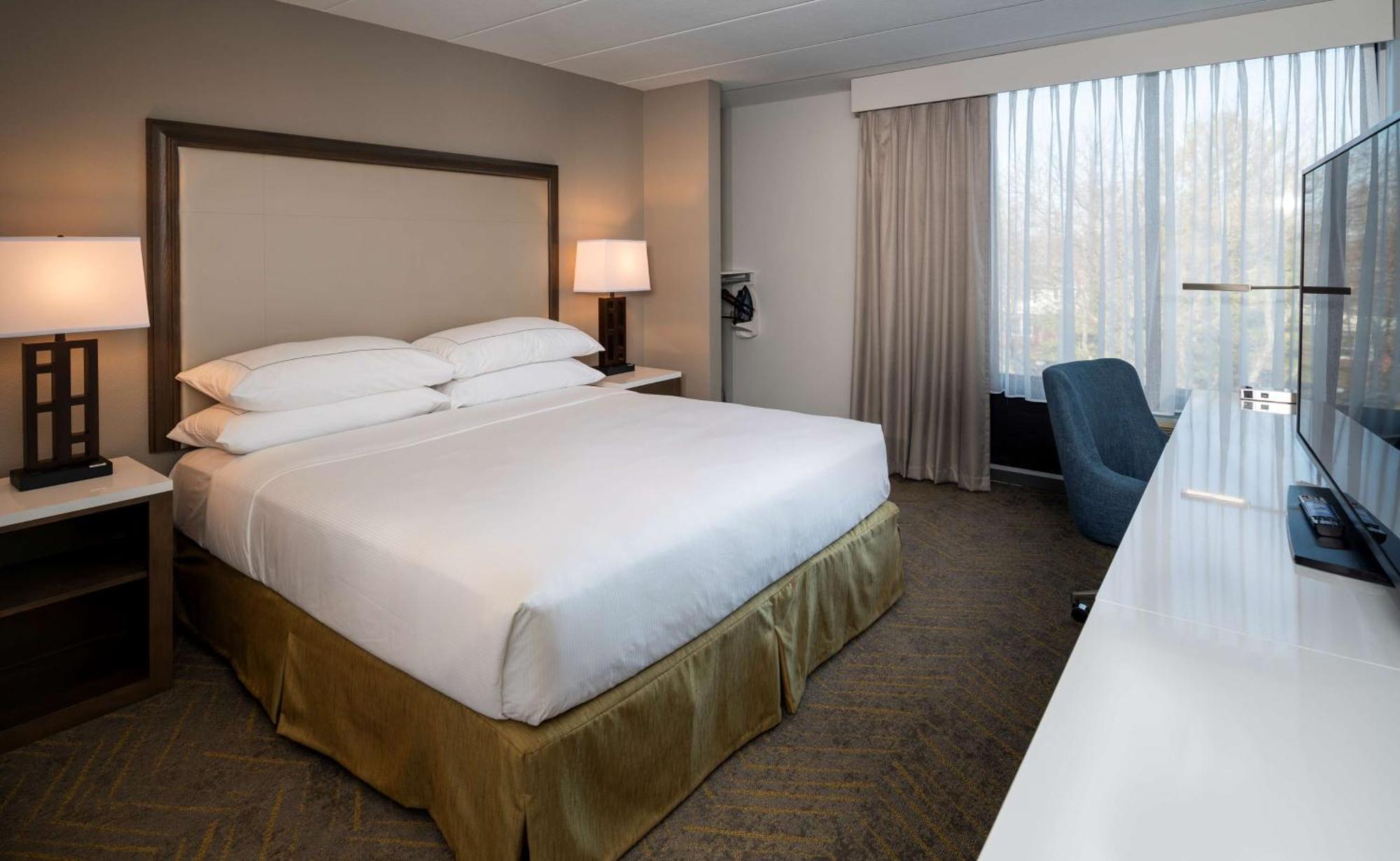 Отель Doubletree By Hilton Madison East Экстерьер фото