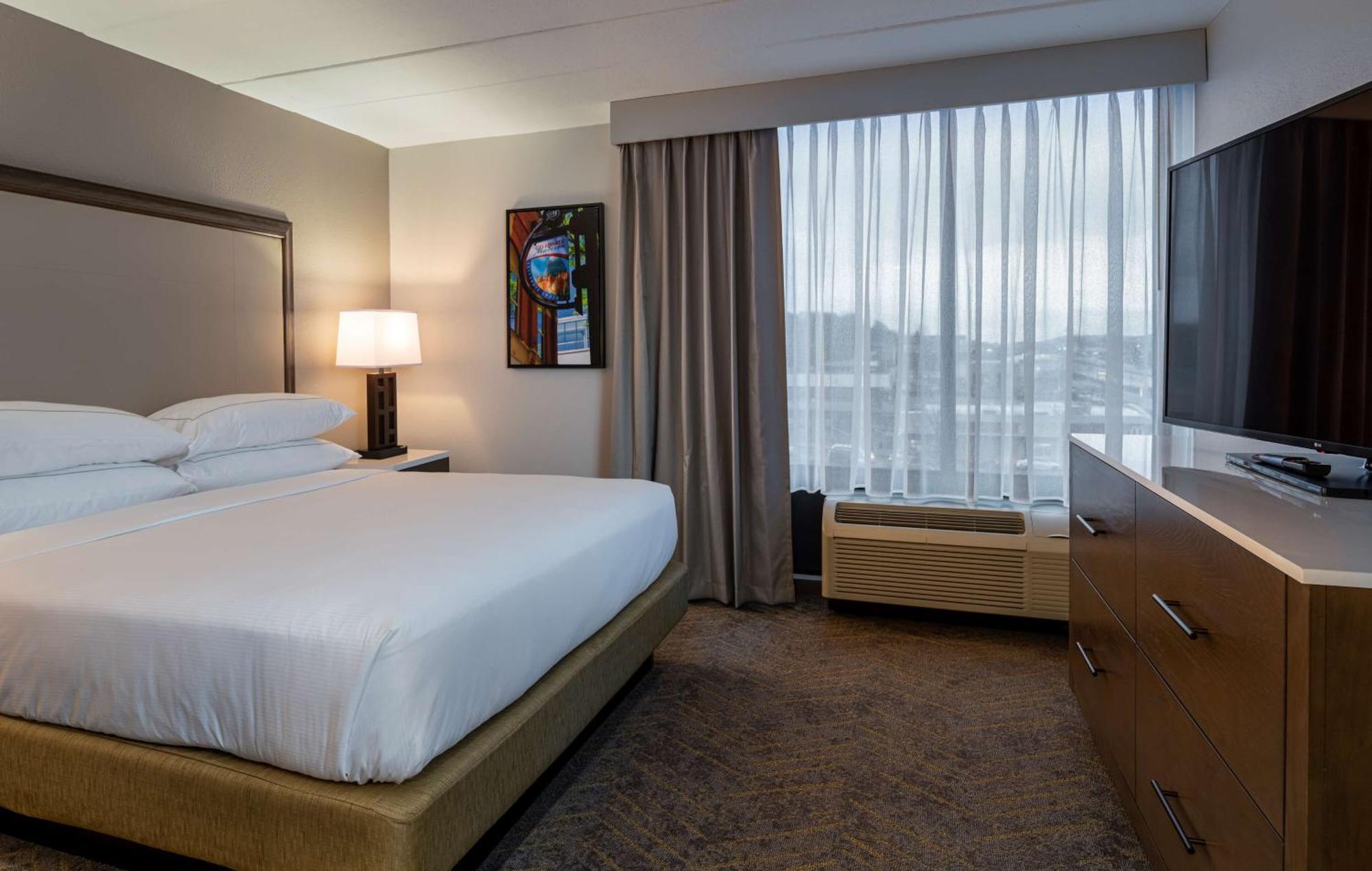 Отель Doubletree By Hilton Madison East Экстерьер фото