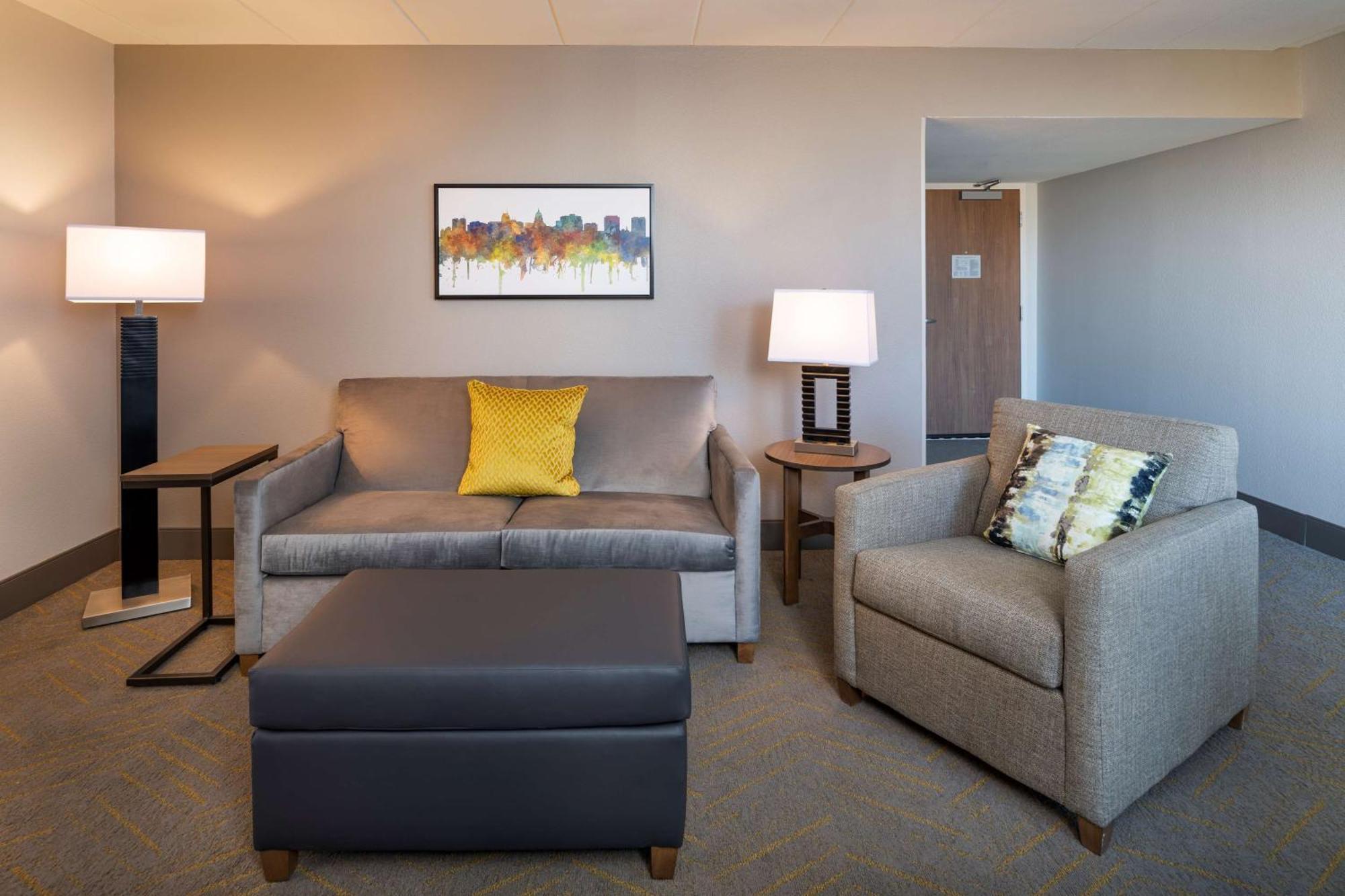 Отель Doubletree By Hilton Madison East Экстерьер фото