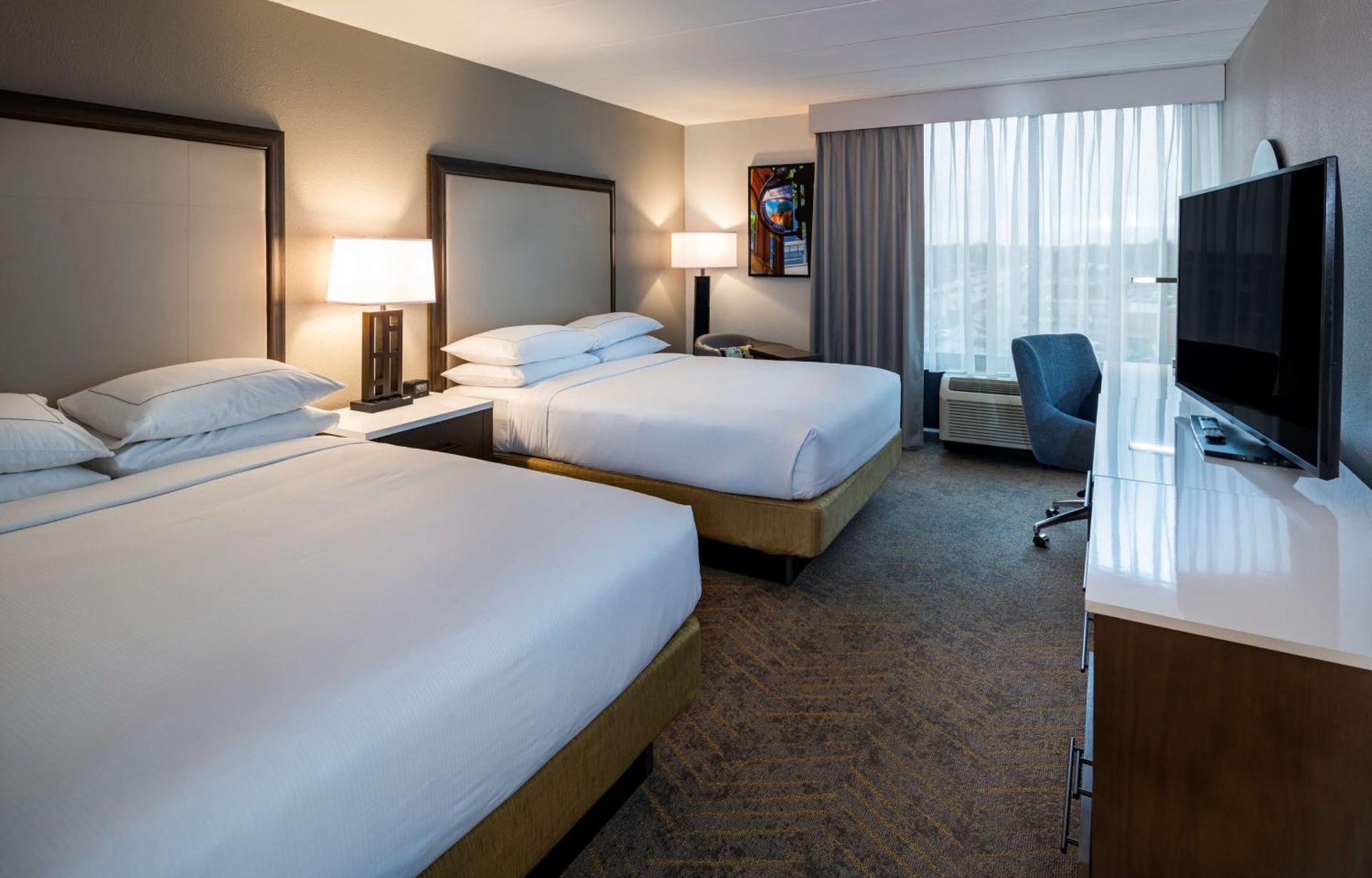 Отель Doubletree By Hilton Madison East Экстерьер фото