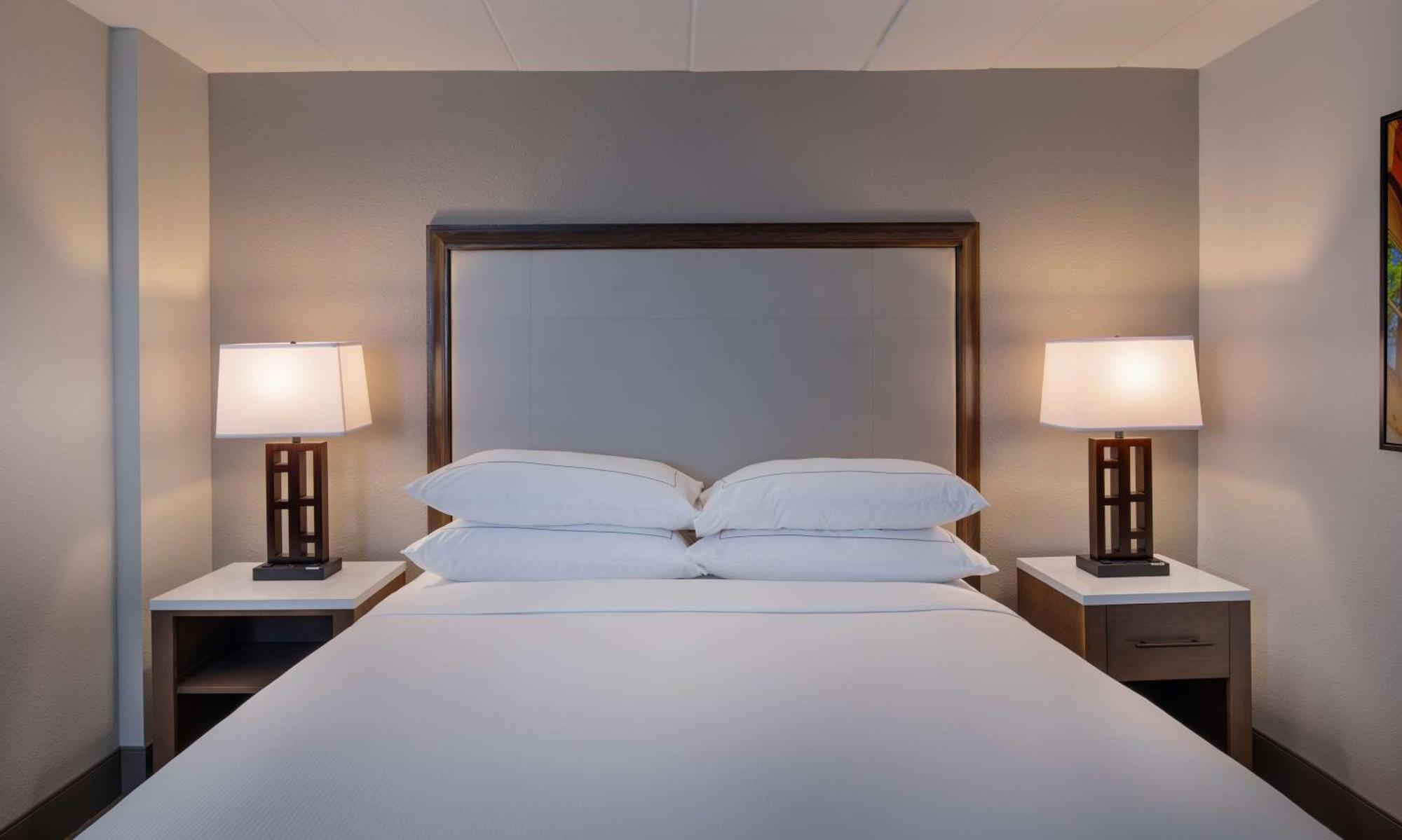 Отель Doubletree By Hilton Madison East Экстерьер фото