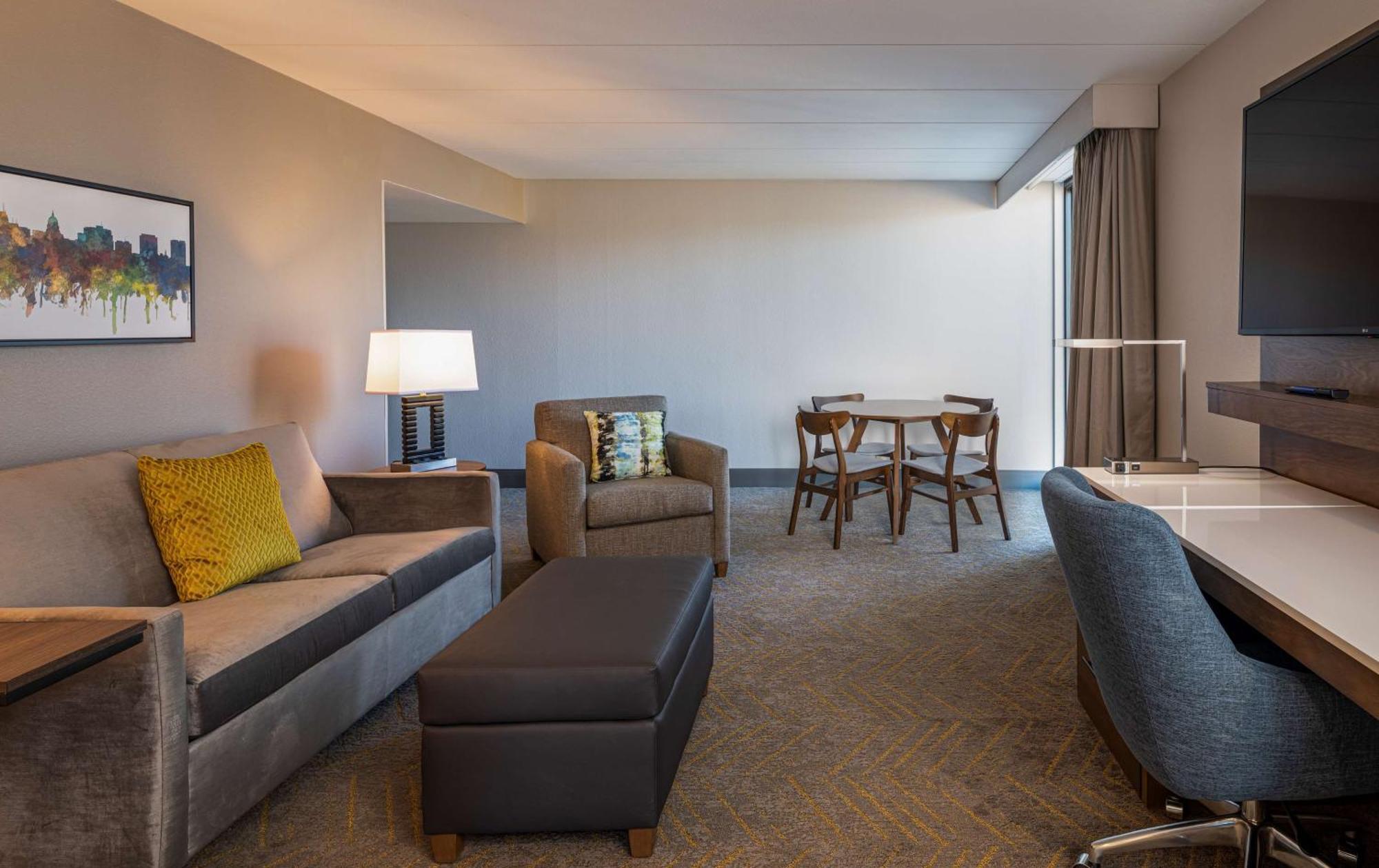 Отель Doubletree By Hilton Madison East Экстерьер фото