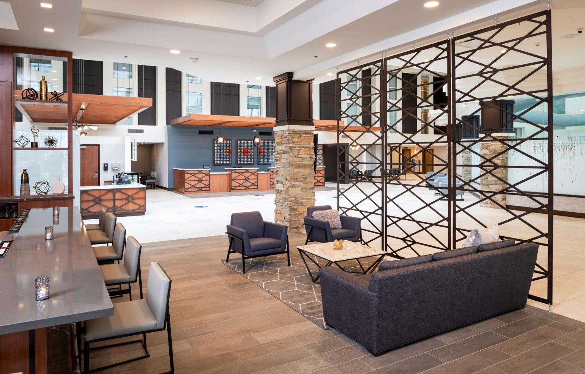 Отель Doubletree By Hilton Madison East Экстерьер фото